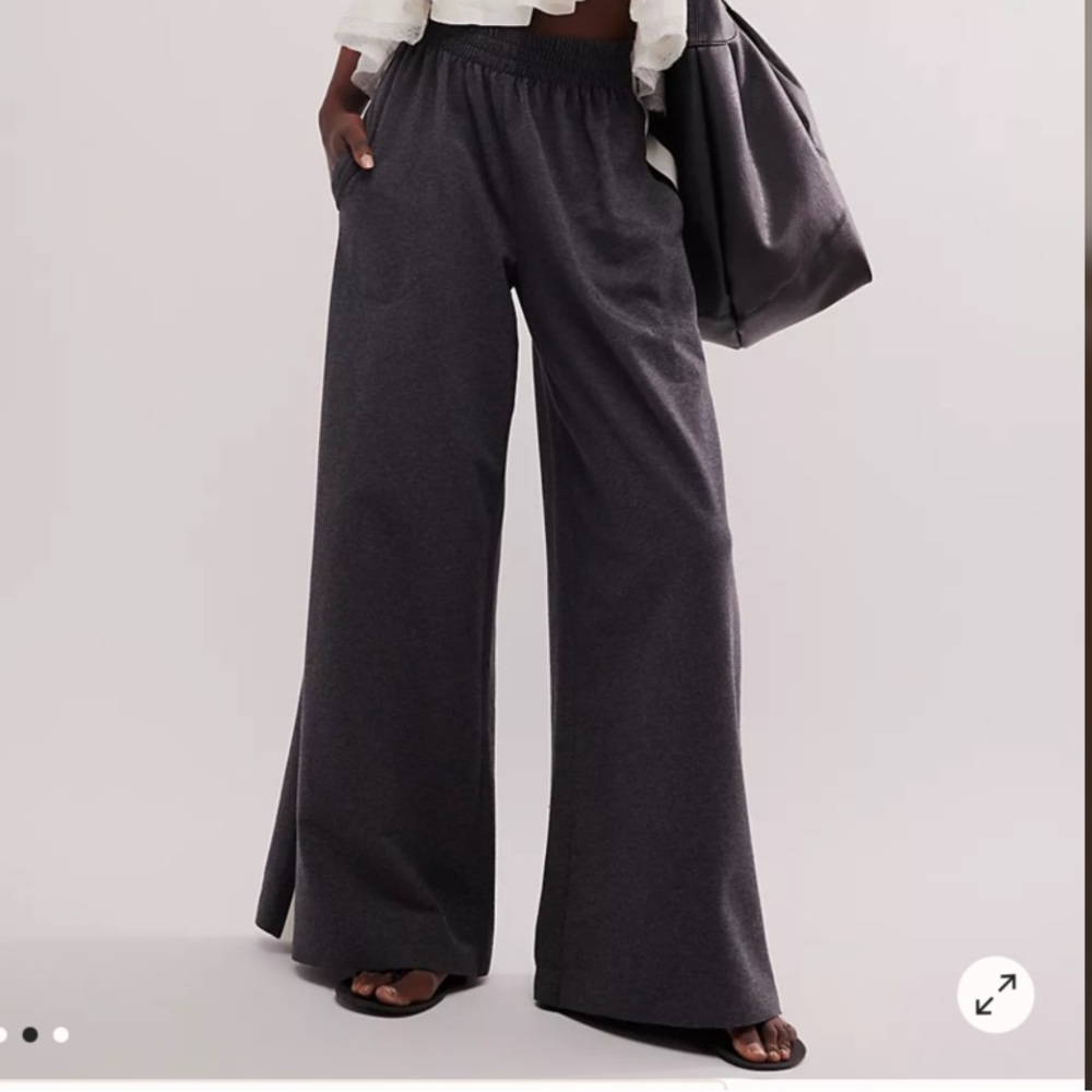 NORMA KAMALI
Side Stripe Boyfriend Elephant Sweatpants